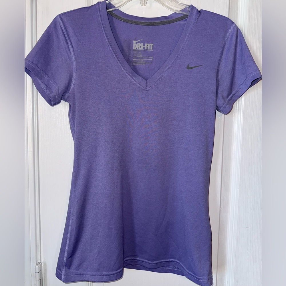 Nike Dri-FIT V-Neck Athletic Top Purple Lilac Workout Tee Size XS